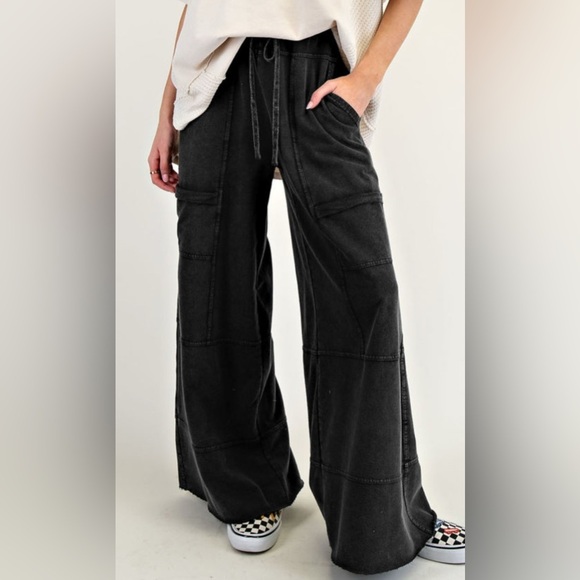 Black Mineral Wash Exposed Seam Wide-Leg Drawstring Pants - Picture 1 of 9